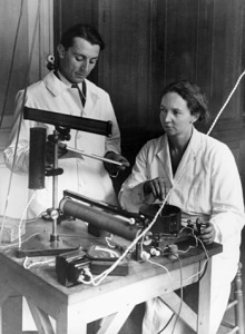 joliot-curie_irene_frederic_lab_photo